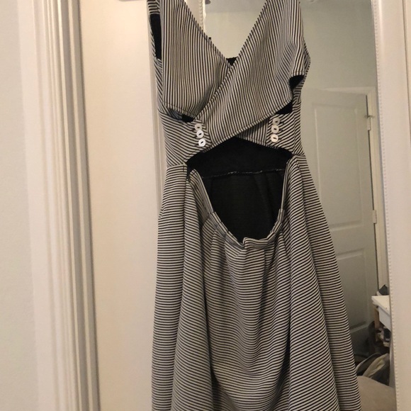 Black and white dress - Picture 2 of 3